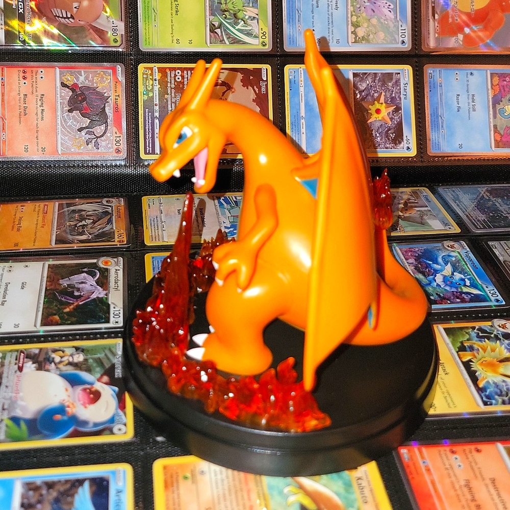 Charizard Figure Display - Picture 4 of 10